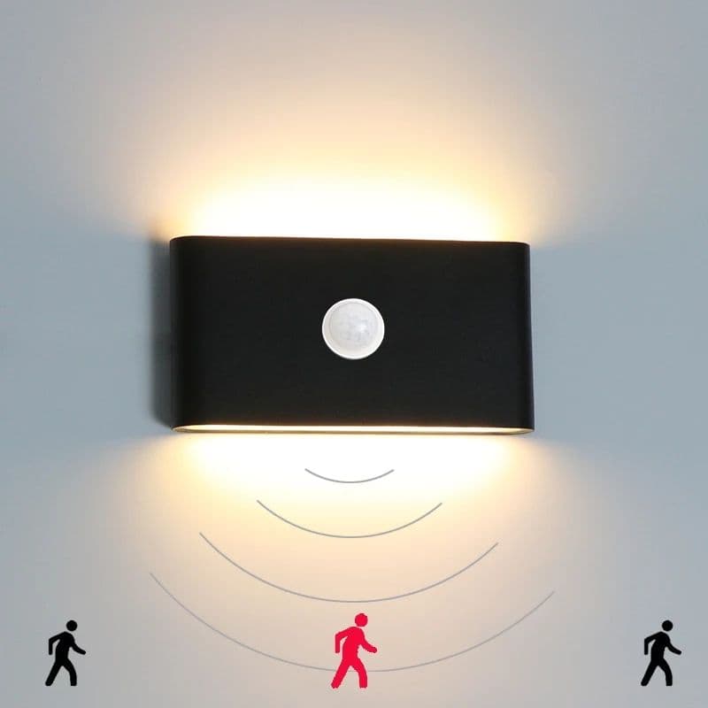Decorative outdoor wall light